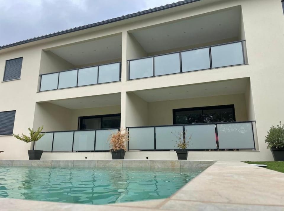 Property building, Day, Garden, Garden, Kitchen or kitchenette, Communal kitchen, Garden view, Garden view, Pool view, Pool view, Swimming pool, Swimming pool, stove, kitchen, kitchen