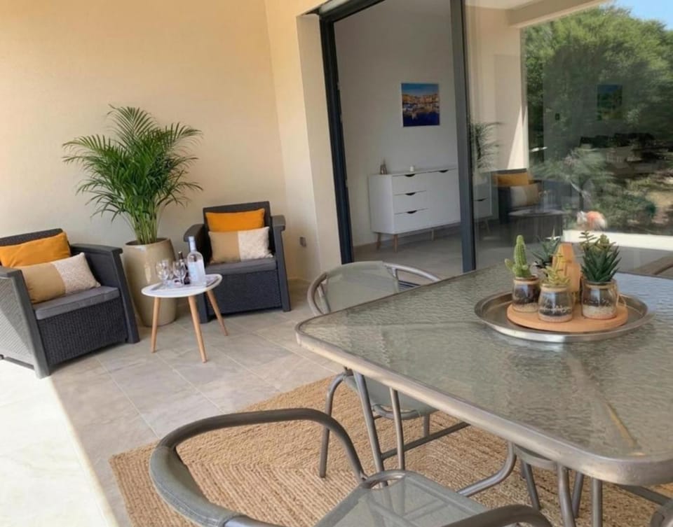 Patio, Patio, Day, Garden, Garden, View (from property/room), Balcony/Terrace, Balcony/Terrace, Living room, Seating area, Dining area, Garden view, Garden view