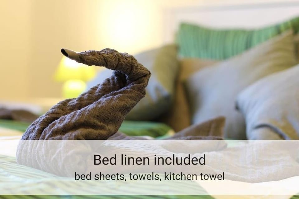 Bed, towels