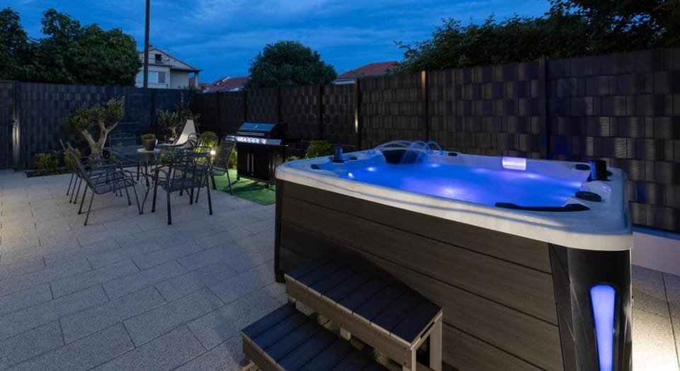 Patio, Hot Tub