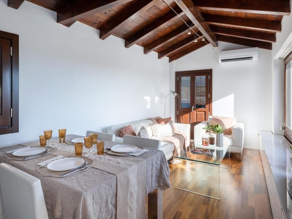 Living room, Other, Photo of the whole room, Dining area, air conditioner