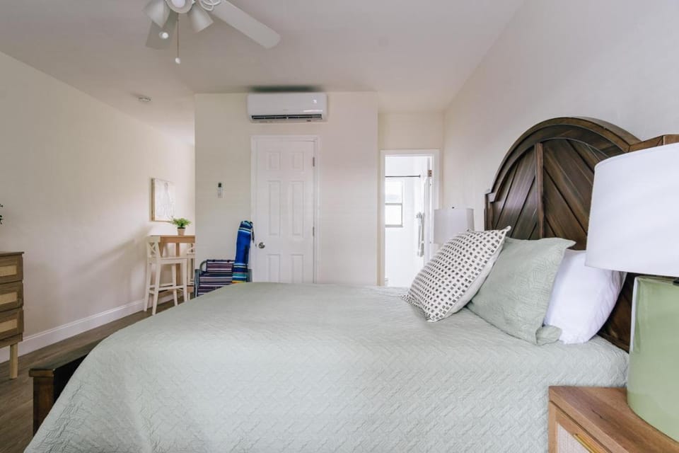 Cozy private studio 2 blocks from Pompano Beach Apartment in Pompano Beach