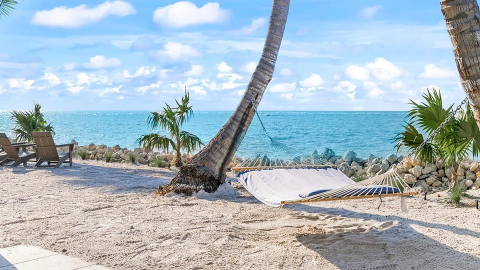 Nearby landmark, Spring, Day, Natural landscape, Sea view, sunbed