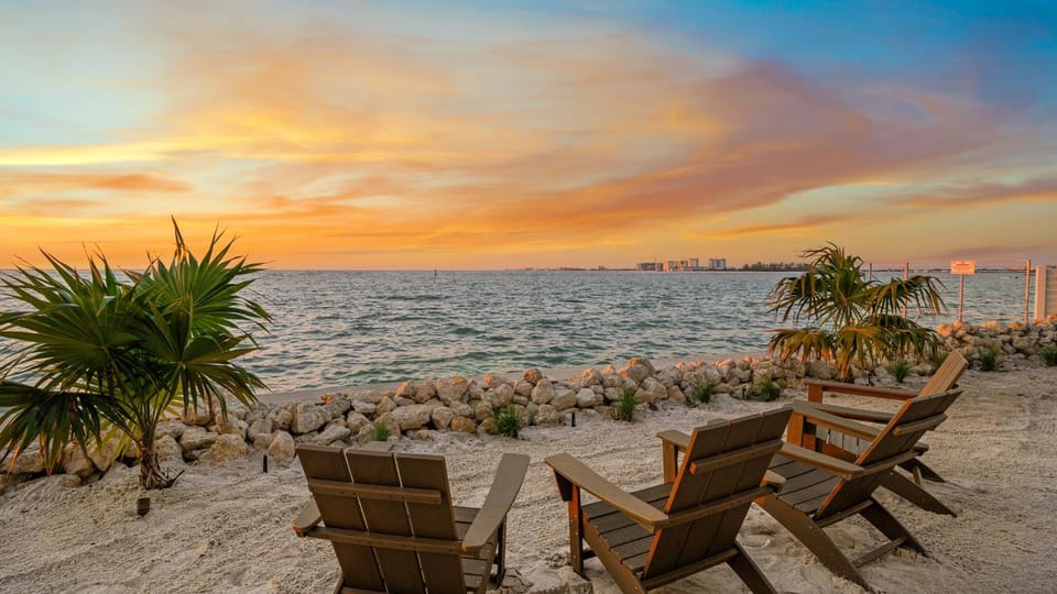 Nearby landmark, Day, Natural landscape, Sea view, Sunrise, Sunset, sunbed