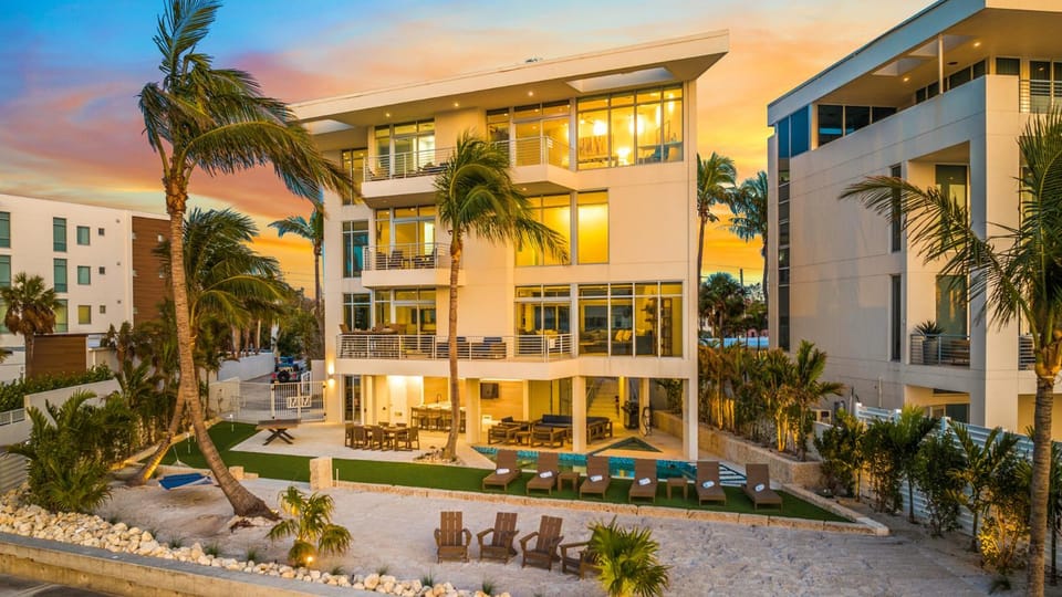 Property building, Spring, Day, Garden, Pool view, Swimming pool