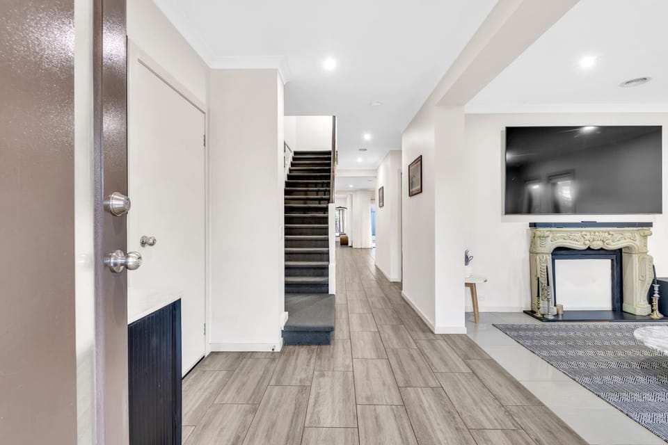 Luxurious 4 Bedroom Home in Prime Location House in Truganina