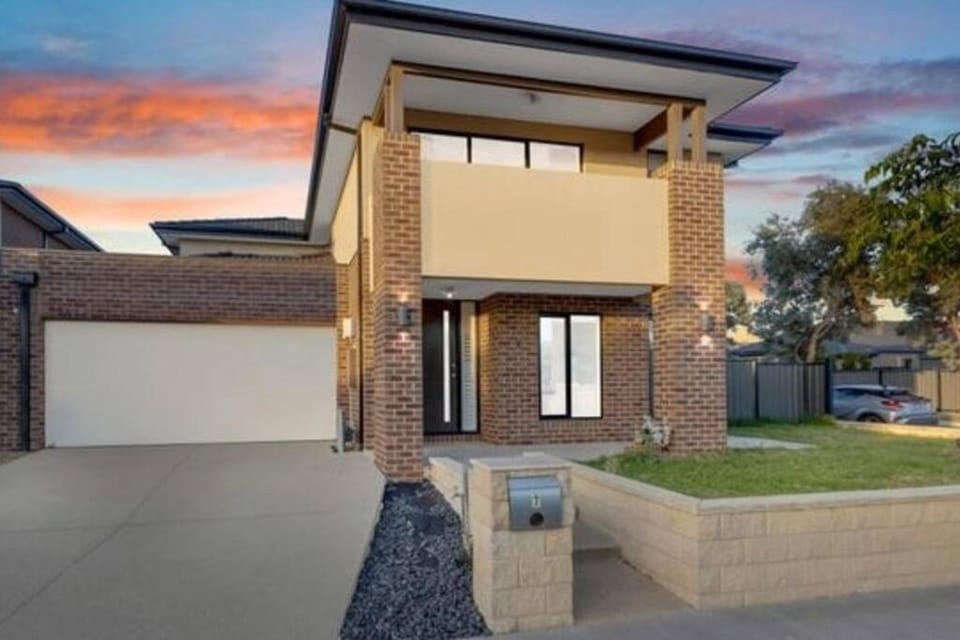 Luxurious 4 Bedroom Home in Prime Location House in Truganina