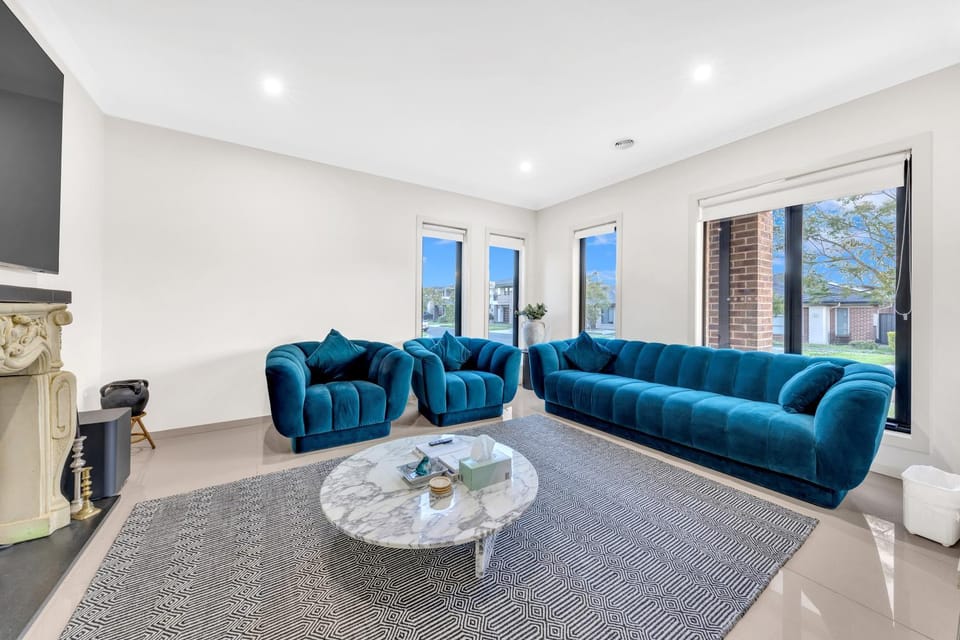 Luxurious 4 Bedroom Home in Prime Location House in Truganina