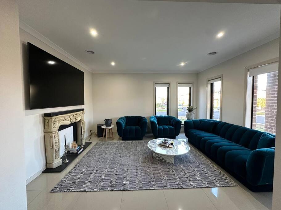 Luxurious 4 Bedroom Home in Prime Location House in Truganina