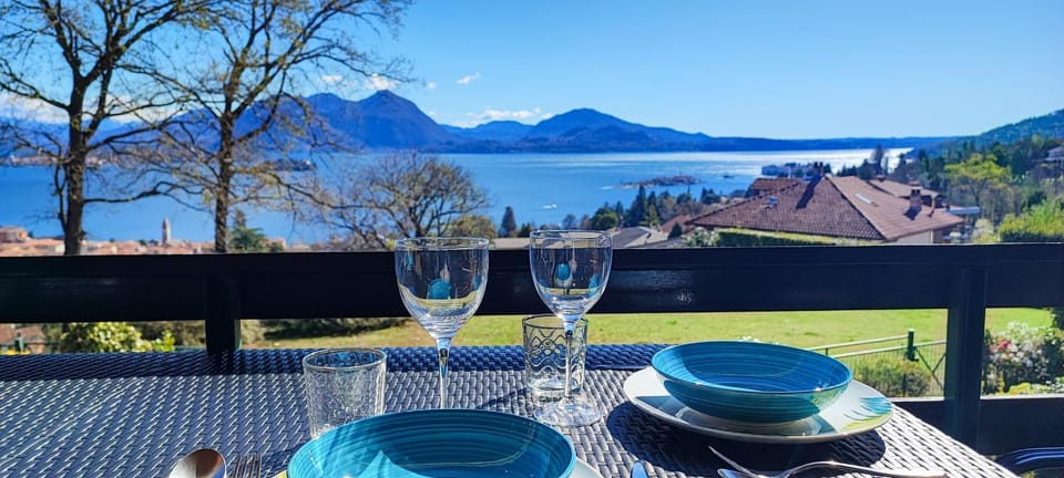 Dining area, Lake view