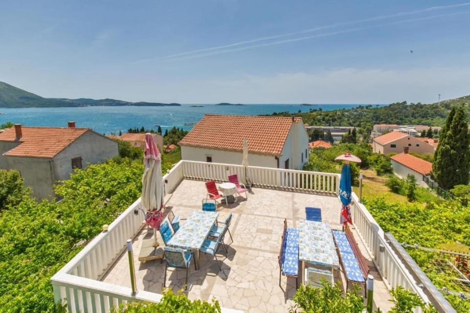 Patio, Day, Natural landscape, View (from property/room), Pool view, Sea view, Swimming pool, sunbed
