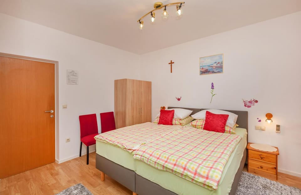 Bed, Photo of the whole room, Bedroom, wardrobe