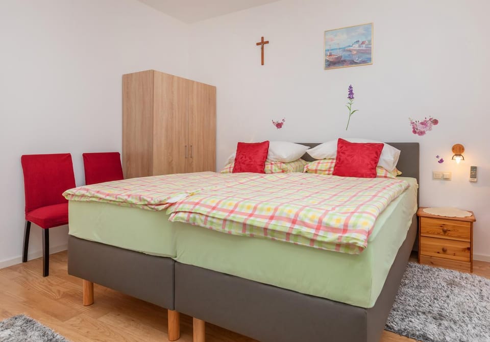 Bed, Photo of the whole room, Bedroom, wardrobe
