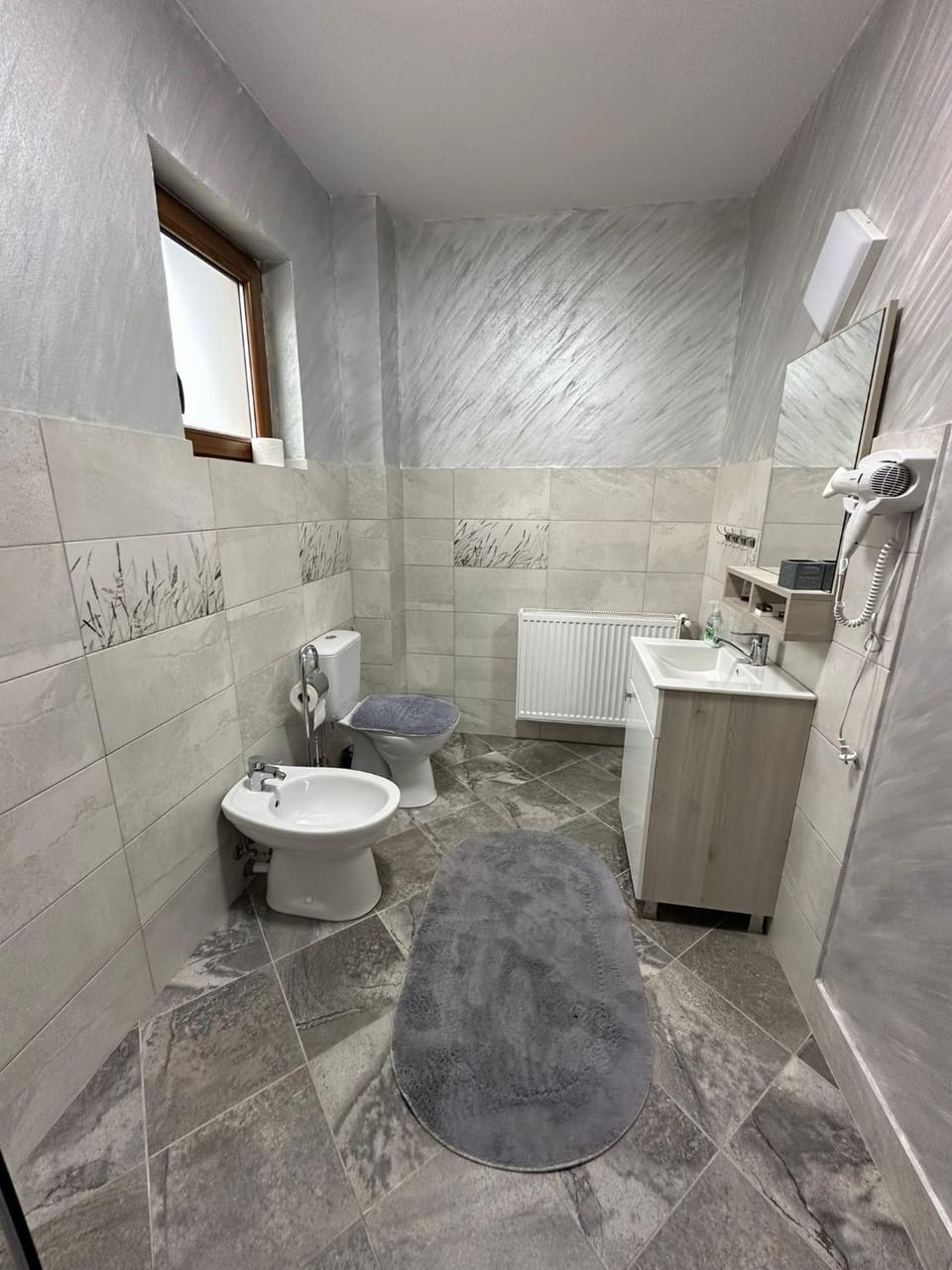 Toilet, Bathroom, bidet, towels