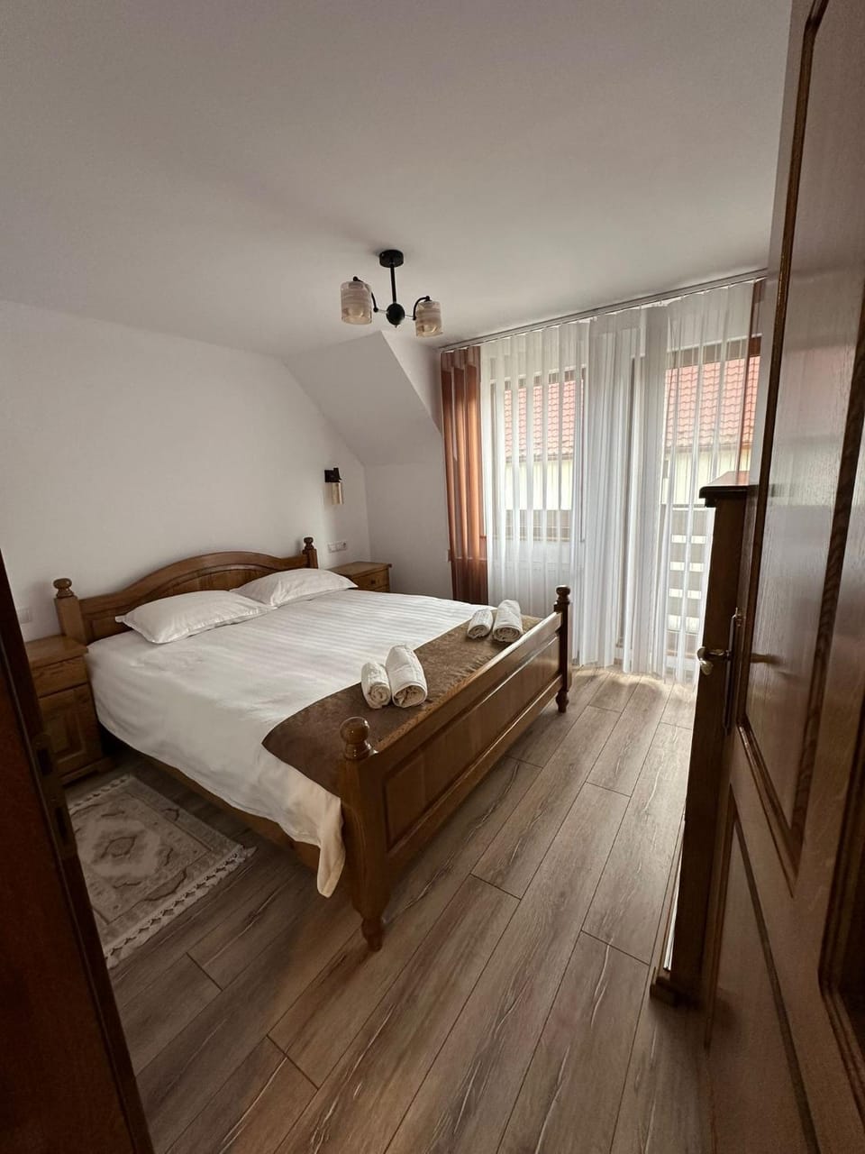 Bed, Photo of the whole room, Bedroom, towels