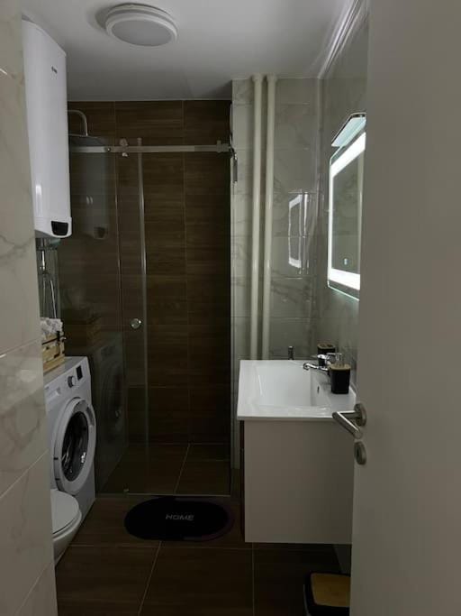 Shower, Bathroom, washing machine