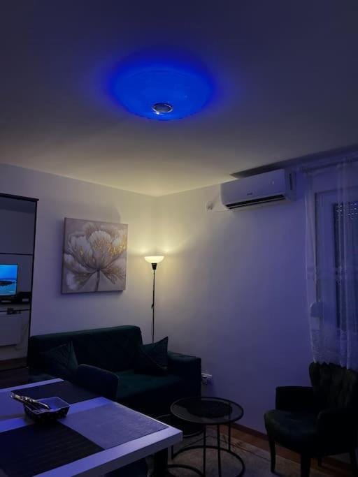 TV and multimedia, Living room, Seating area, air conditioner