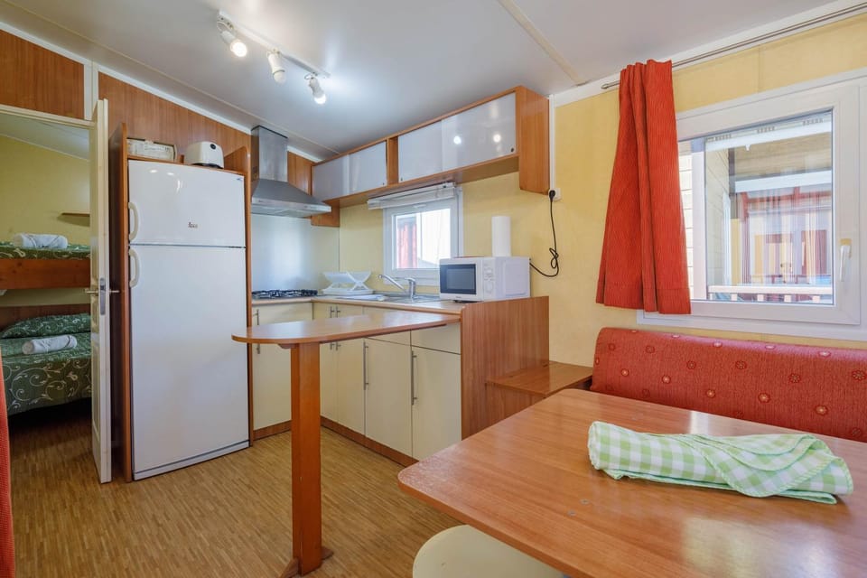 Property building, Kitchen or kitchenette, Living room