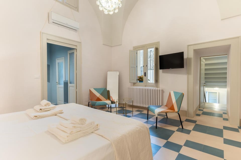 Bed, TV and multimedia, Photo of the whole room, Bedroom, internet, towels, air conditioner