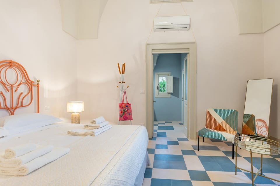 Bed, Photo of the whole room, Bedroom, towels, air conditioner