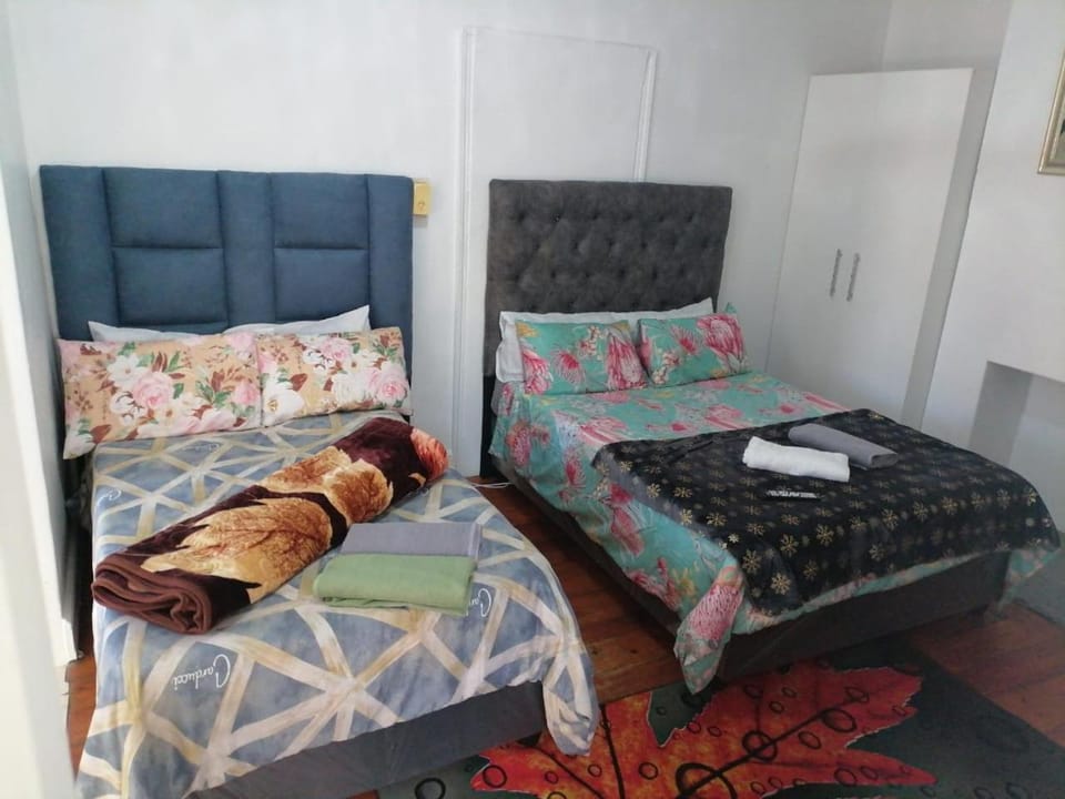37 Grant prix lodge Bed and Breakfast in Cape Town