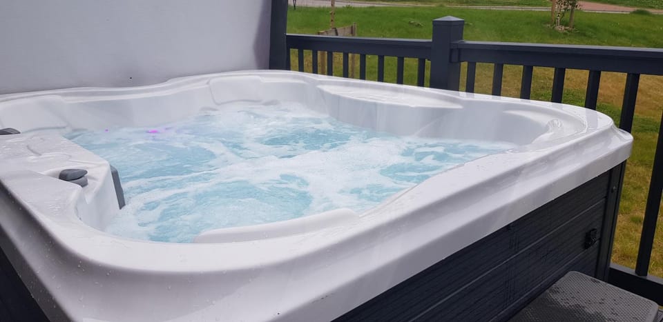 Hot Tub, Hot Tub