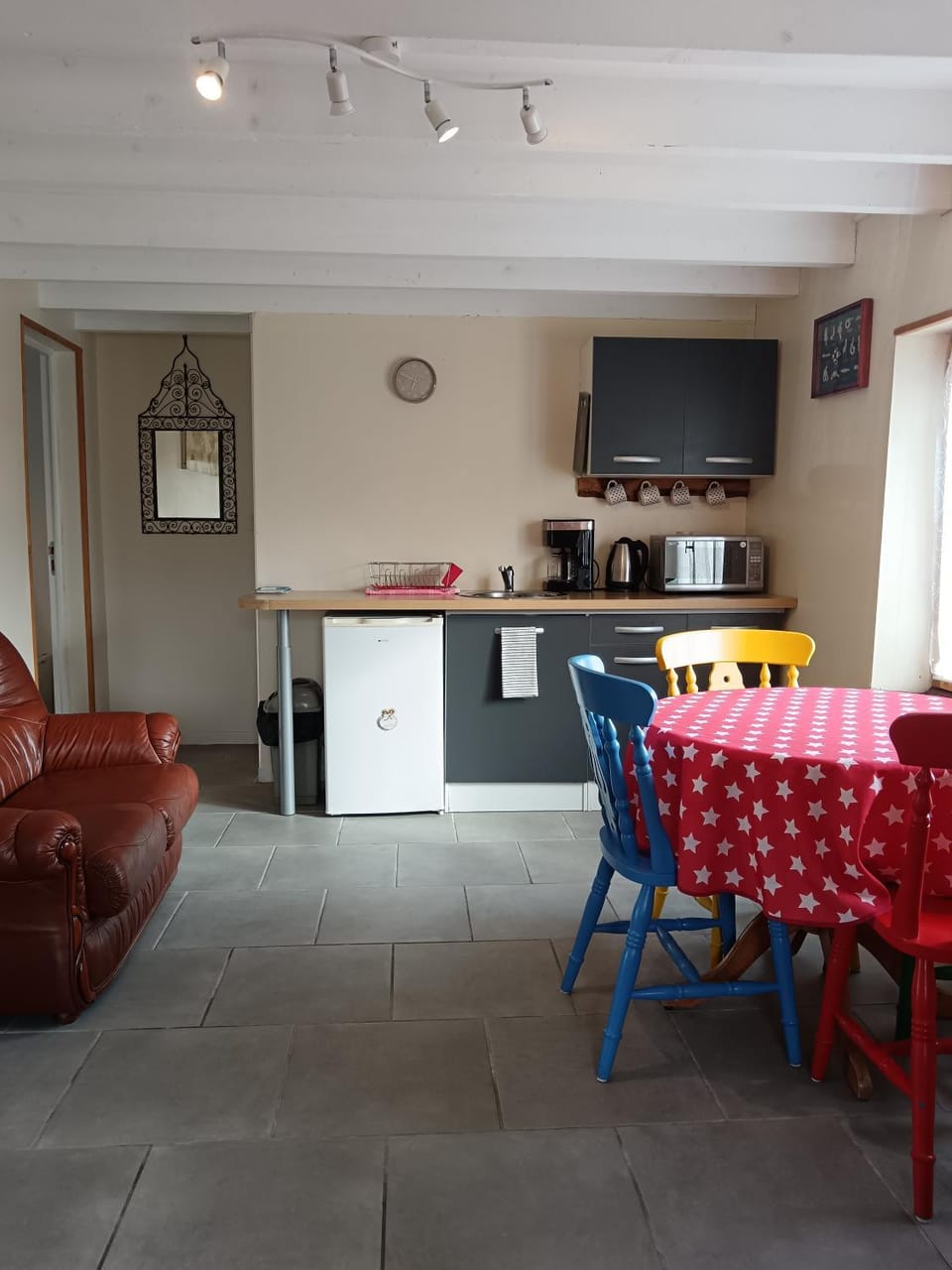 Kitchen or kitchenette, Living room, Seating area, Dining area, pet friendly
