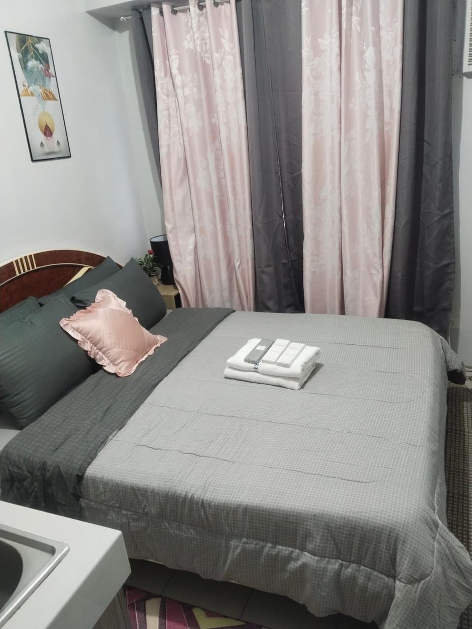 Bed, Living room, Photo of the whole room, Bedroom
