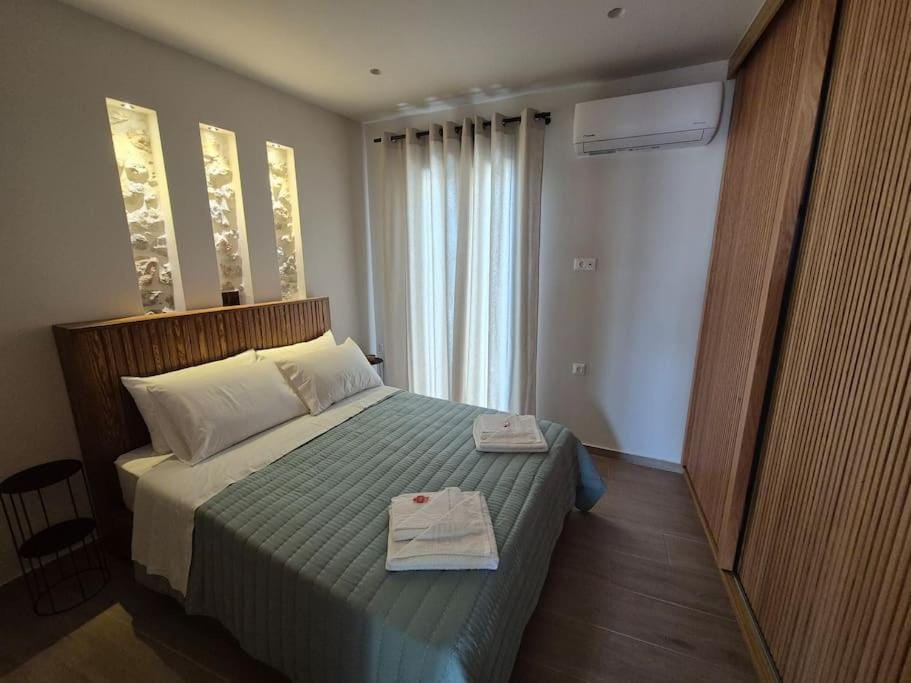 Bed, Bedroom, towels, wardrobe, air conditioner