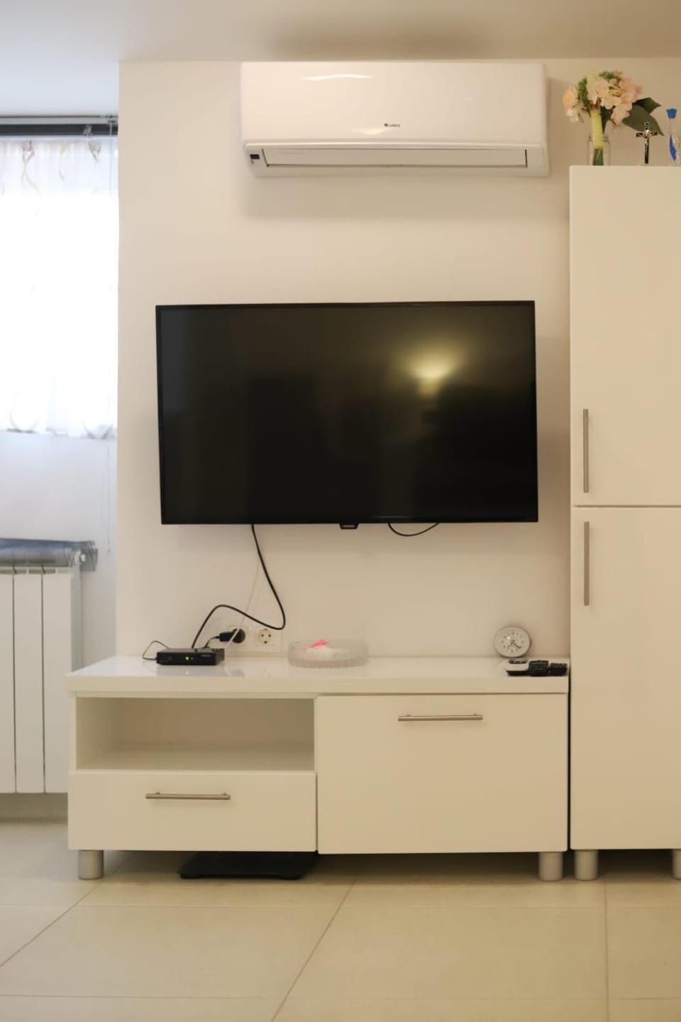 TV and multimedia, air conditioner