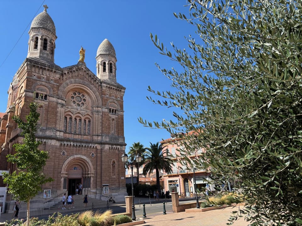 Nearby landmark, Landmark view