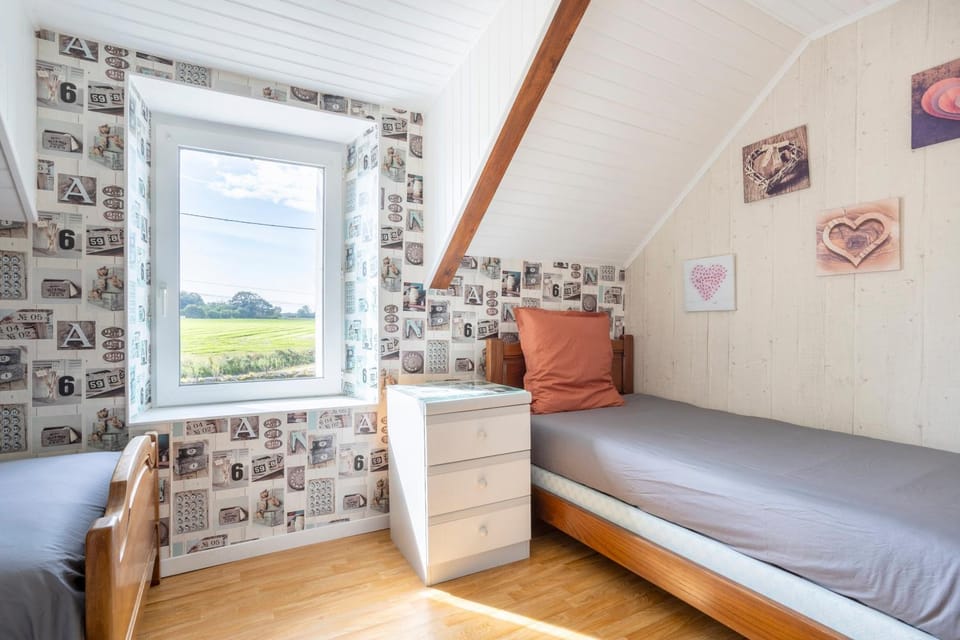 Property building, Living room, Bedroom