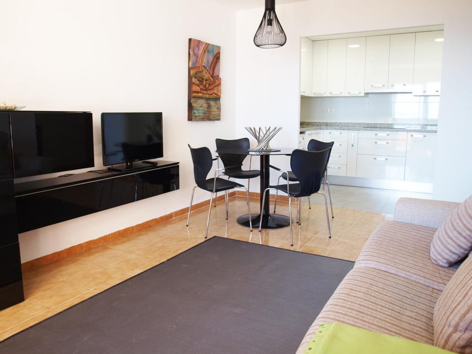 TV and multimedia, Kitchen or kitchenette, Seating area, Dining area
