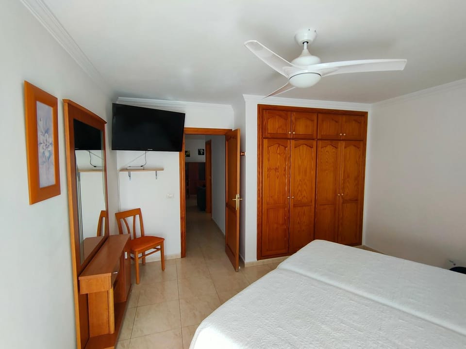 Photo of the whole room, wardrobe