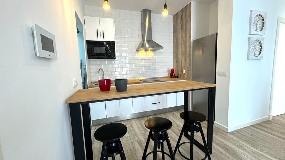 Kitchen or kitchenette, Dining area, stove