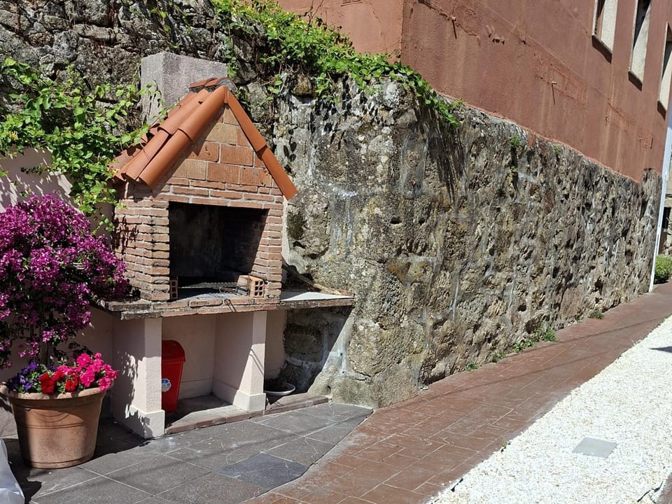 Facade/entrance, BBQ facilities, Garden