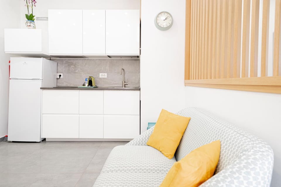 Kitchen or kitchenette, Living room, Seating area