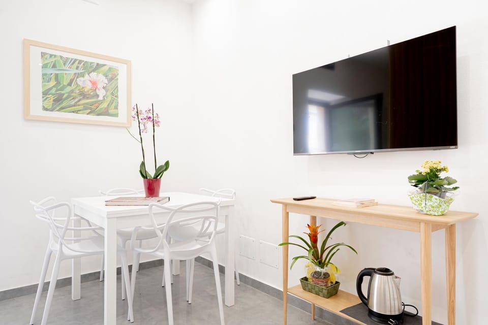 TV and multimedia, Dining area
