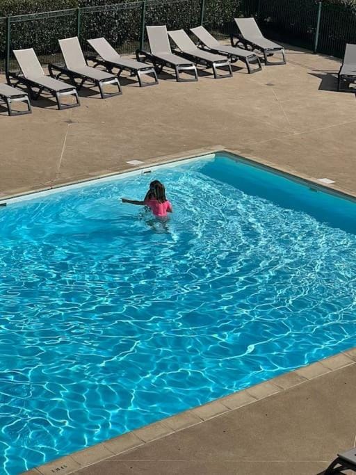 Swimming pool, Swimming pool