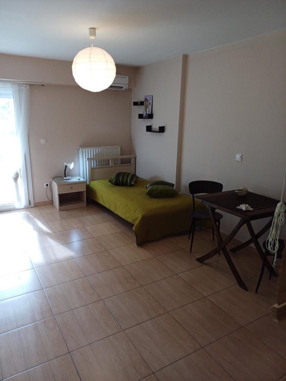 Bed, Seating area