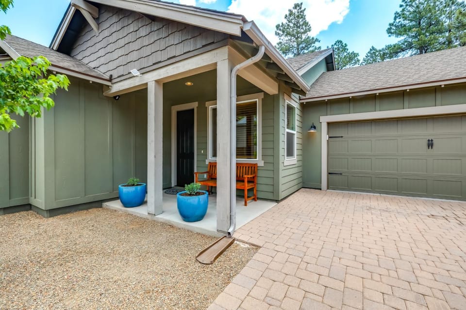 Walk to Flagstaff Urban Trails System: Cozy Home House in Flagstaff