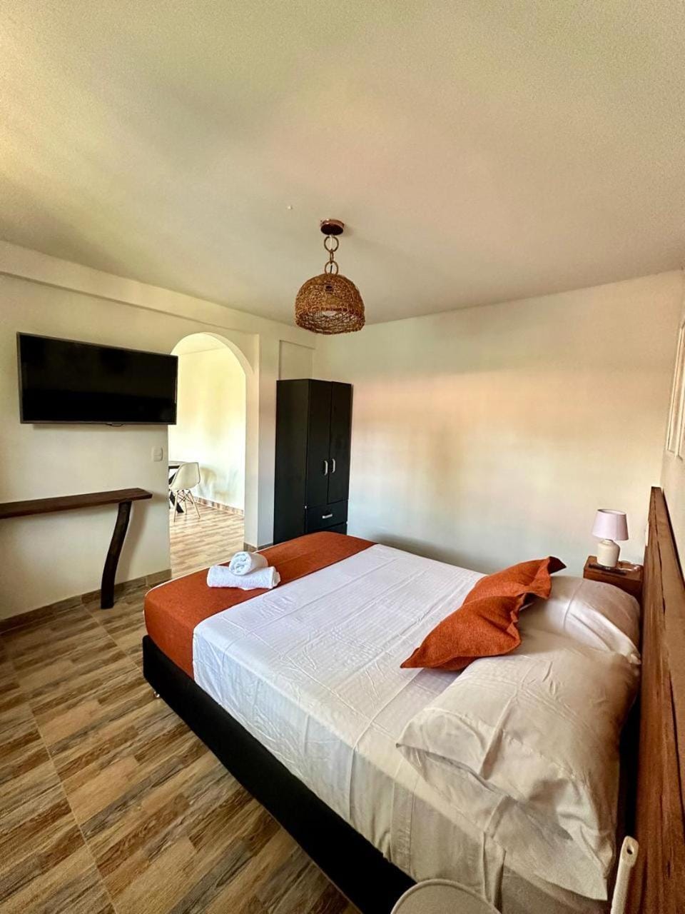 Communal lounge/ TV room, Bed, TV and multimedia, Photo of the whole room, towels, wardrobe