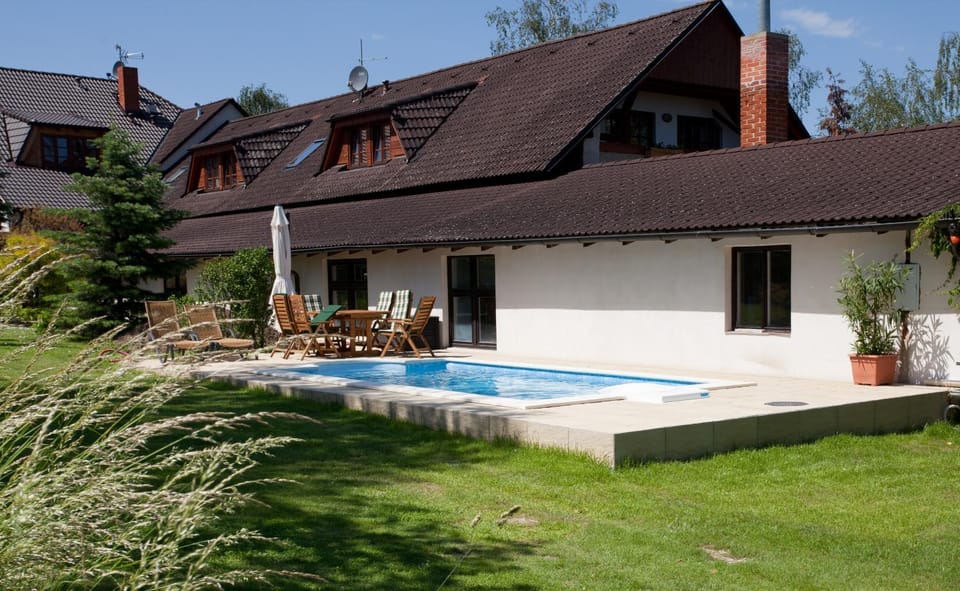 Property building, Garden, Swimming pool, Swimming pool