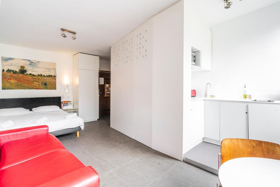 Bed, Kitchen or kitchenette, Living room, Photo of the whole room, Seating area, Bedroom