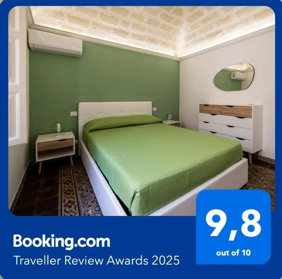 Bed, Property logo or sign, Photo of the whole room, Bedroom, air conditioner