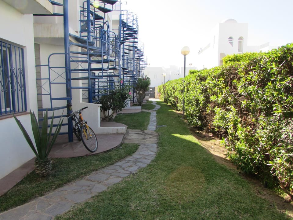 Property building, Day, Garden, Garden view