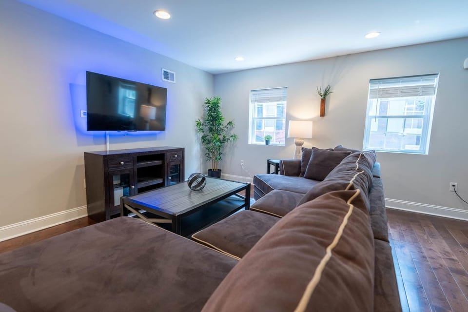 Stylish 3BR w Pool Table & Garage House in Philadelphia