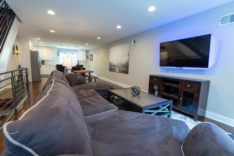 Stylish 3BR w Pool Table & Garage House in Philadelphia