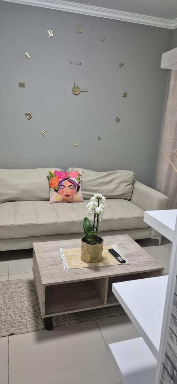 1 Bedroom Sleek, Spotless, Work-from-home Sanctuary Apartment in Sandton