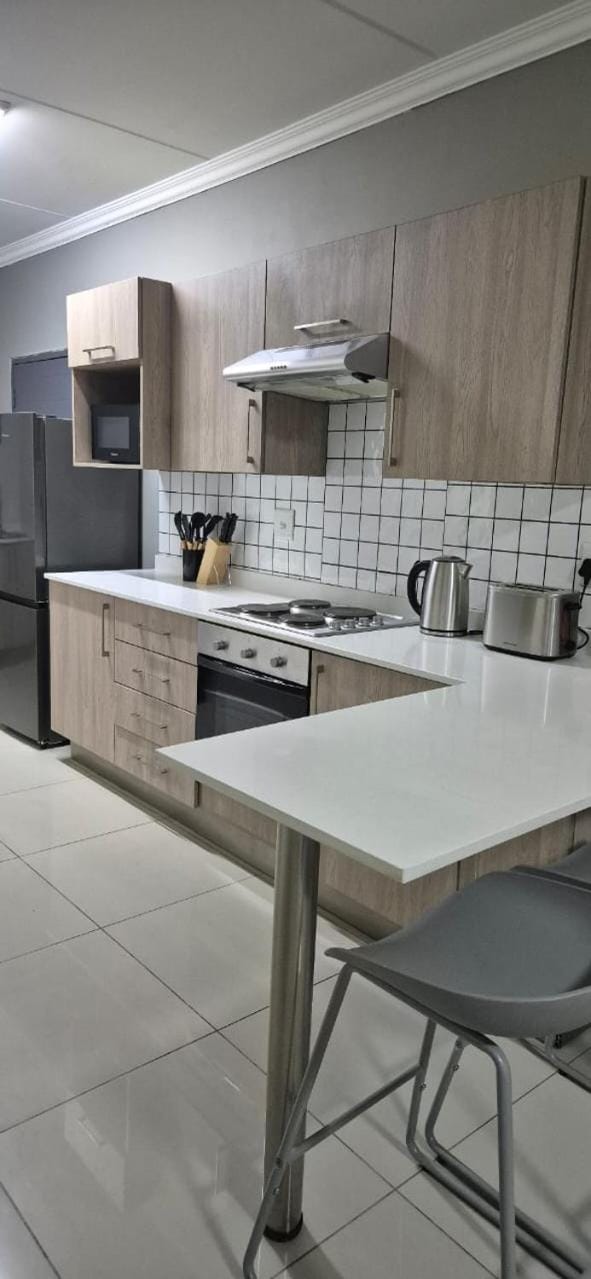1 Bedroom Sleek, Spotless, Work-from-home Sanctuary Apartment in Sandton